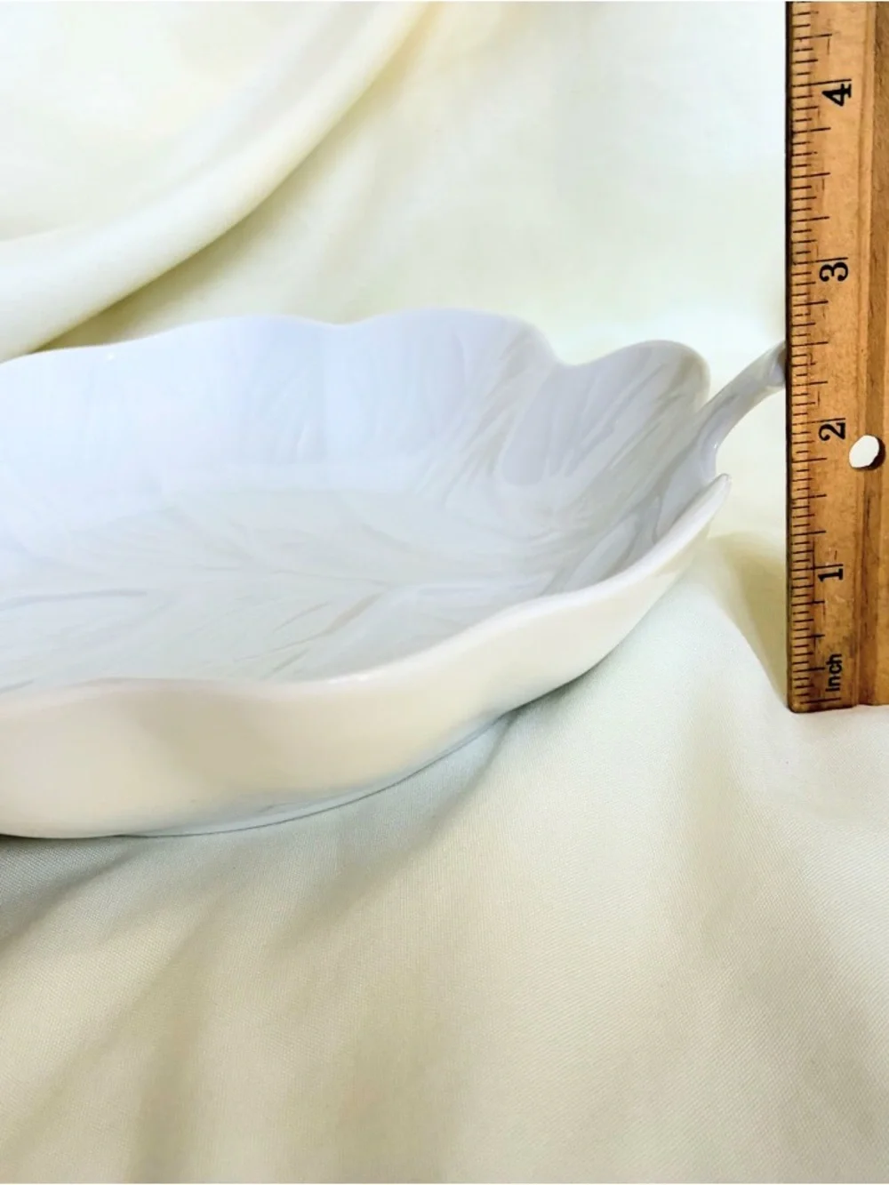 Crate & Barrel Leaf Dish/Bowl 5.25